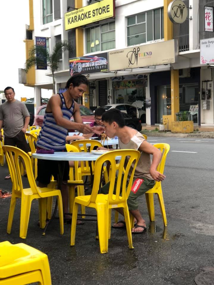 Pekerja asing di Johor Bahru mengharukan netizen apabila ...