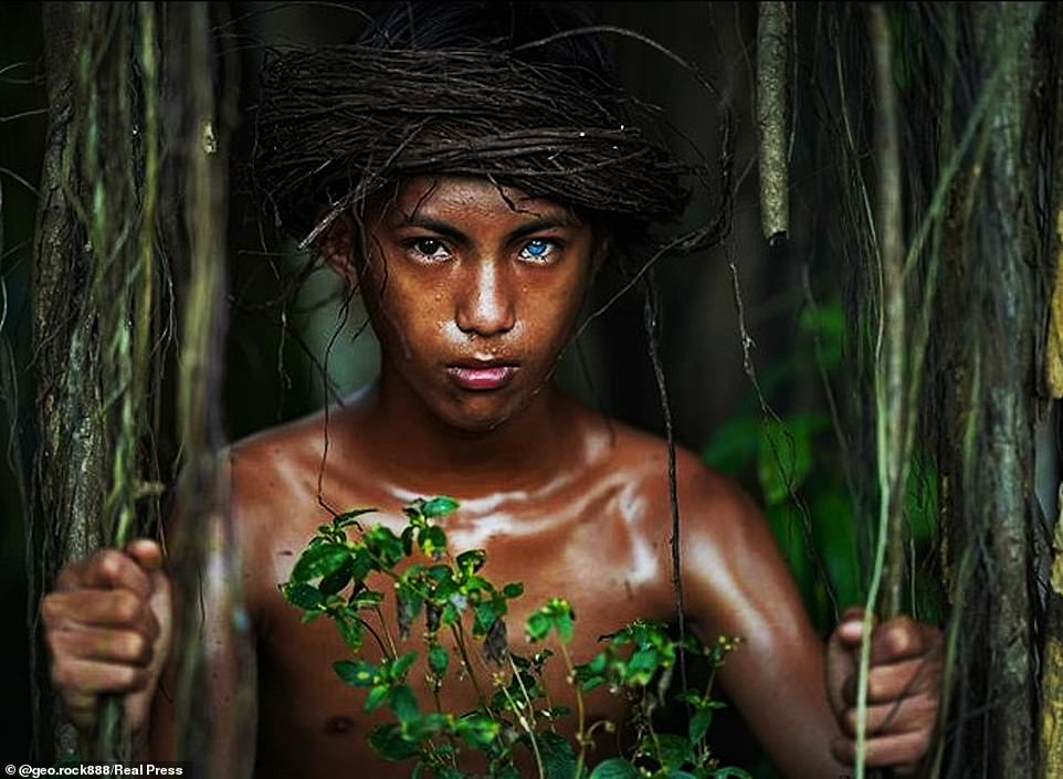 Mata Orang Asli Indonesia  berwarna biru Soya Lemon